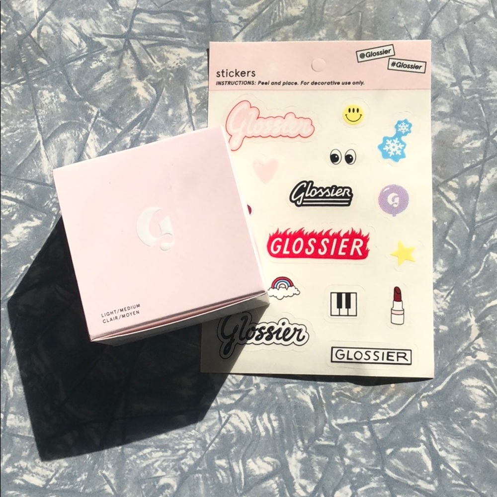 Glossier Wowder Light/Medium